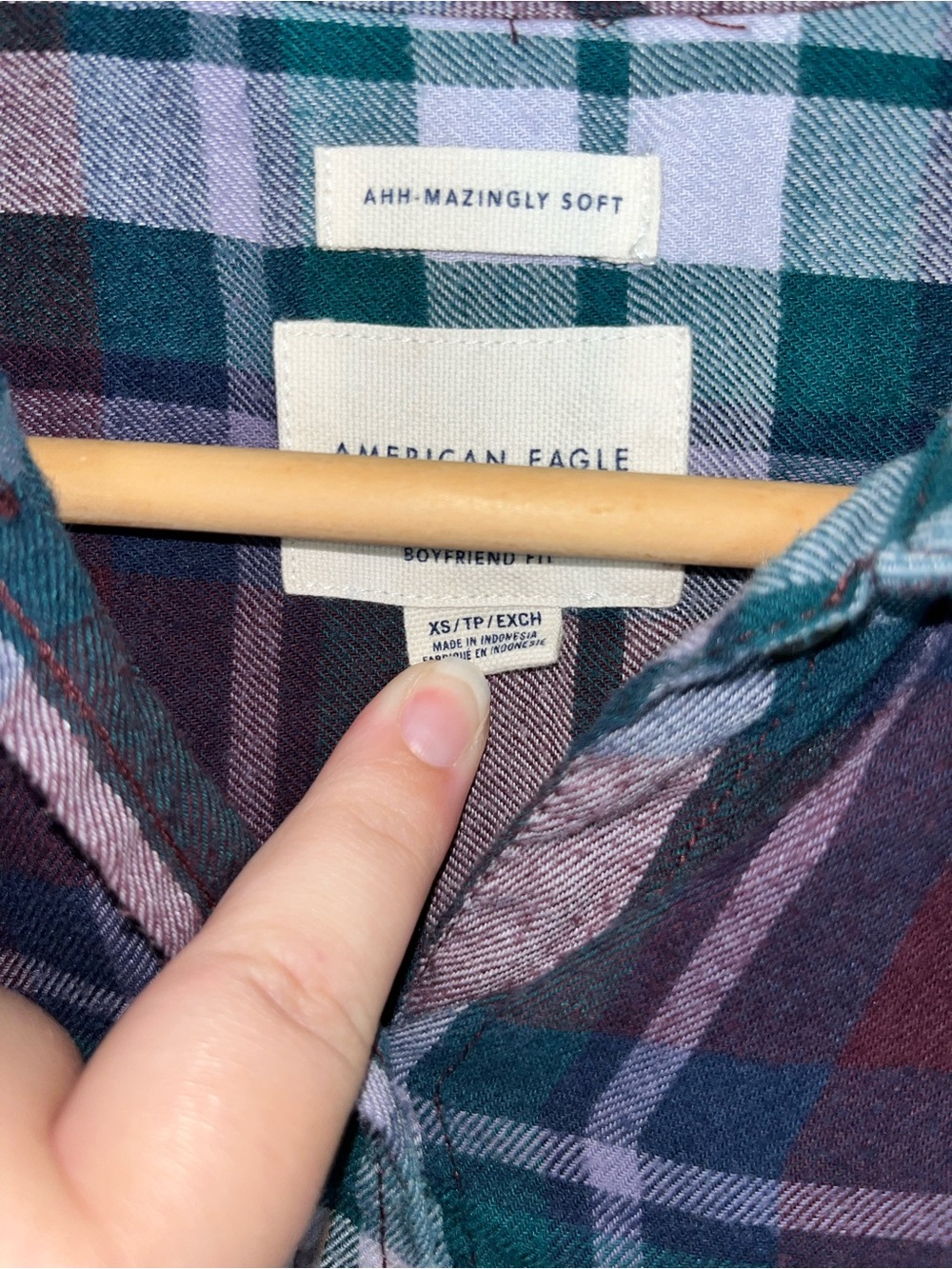 American Eagle Boyfriend Plaid Flannel Shirt XS Burgundy Green Button Down Top - Picture 3 of 6